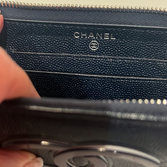 Chanel leather zip around medium wallet 6x3.5 x1 - Picture 5 of 10